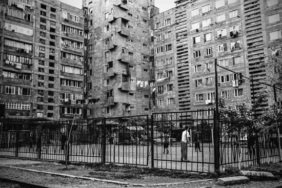 © Antonella Monzoni. Quartiere stile soviet in Erevan, la capitale dell’Armenia. Courtesy l’autrice