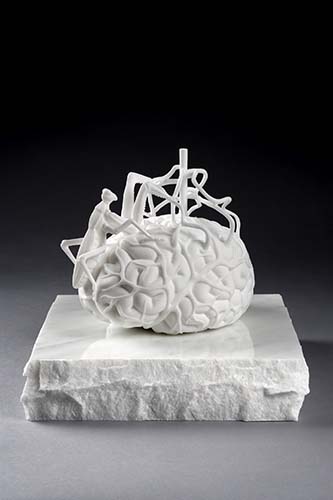 Jan Fabre. The scientist’s brain measuring his own mirror neurons, 2014. Marmo bianco di Carrara. 18 x 21,2 x 15,2 cm / Base 6 x 27 x 27