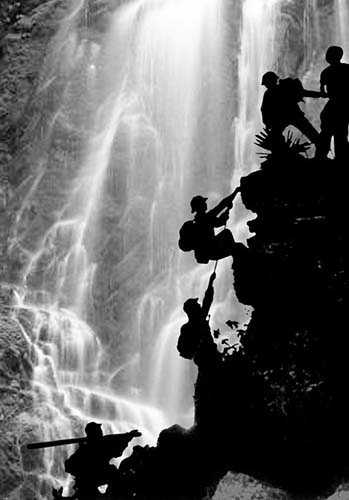  © Doan Công Tinh. 1970. North Vietnamese scouts attempting to make a passage through the rapids for the logistics units following them with supplies of food and munitions