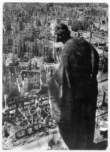 © Richard Peter . Dresden After Allied Raids Germany 1945. © SLUB Dresden / Deutsche Fotothek / Richard Peter, sen.