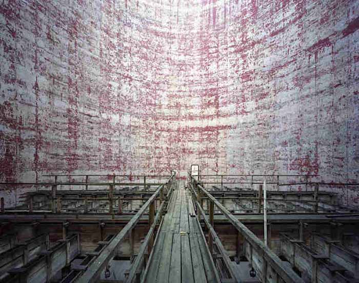 © Yves Marchand e Romain Meffre. Cooling Tower, Power Station, Scheibler Textil Factory, Poland 2012