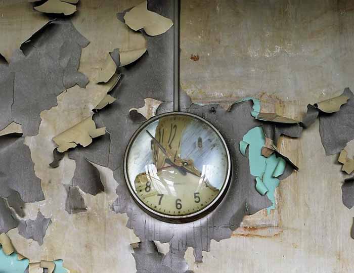 © Yves Marchand e Romain Meffre. Melted Clock, Cass Technical School, 2008