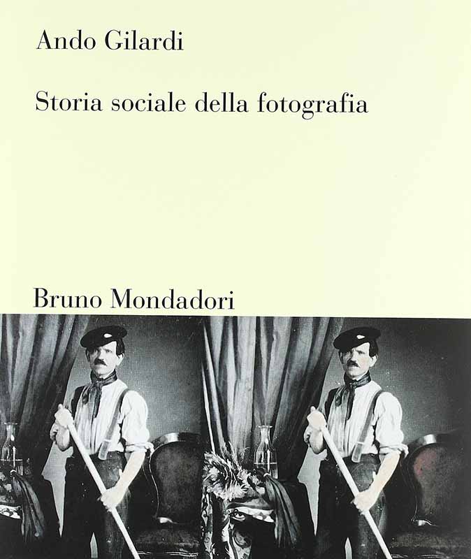Il libro Storia sociale della fotografia di Ando Gilardi edito da Bruno Mondadori